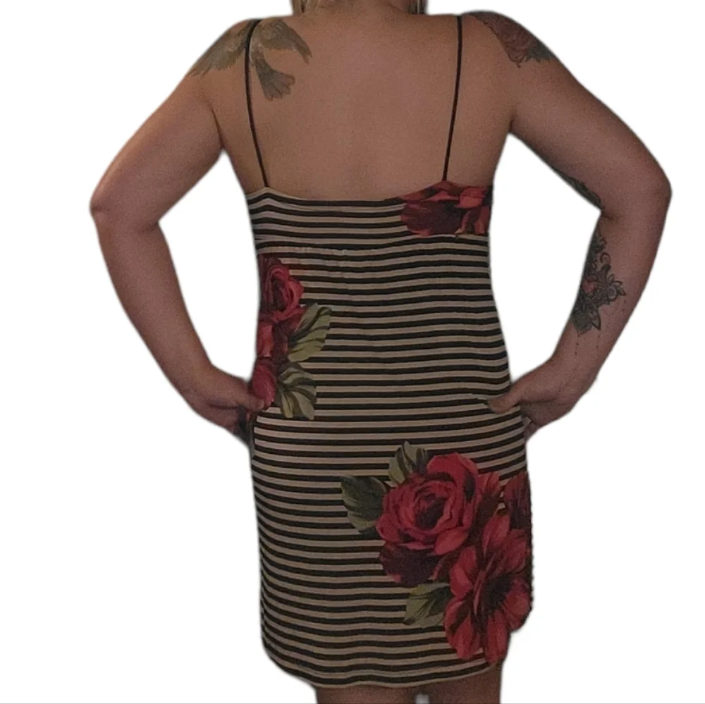 Striped dress with roses - Picture 2 of 2